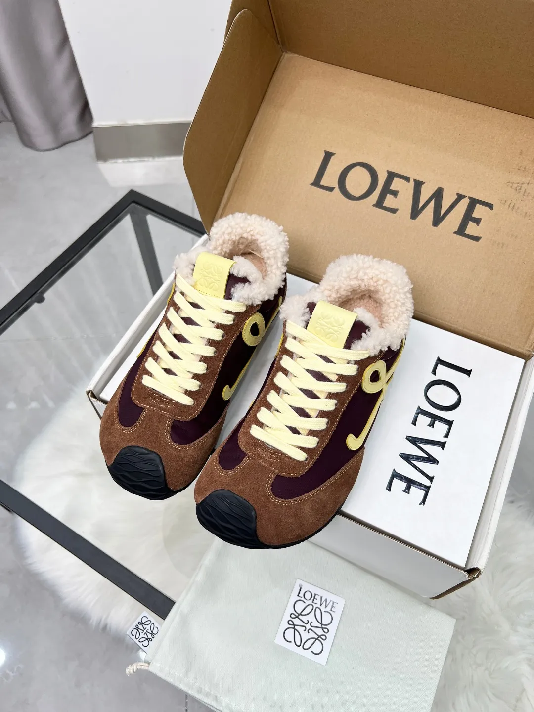 👟👟Ex-factory price 500👟👟 Male +10 2025 autumn and winter Maoli new style, the same style as Wang Yibo! Loewe Ballet Runner 2.0 sports shoes for couples, moral training shoes, new color matching retro series running shoes, standard size: women's size 35-40, men's size 39-45, button ➕20